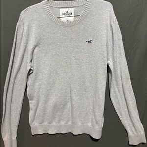 Hollister Men's Gray Preppy Lightweight Sweater